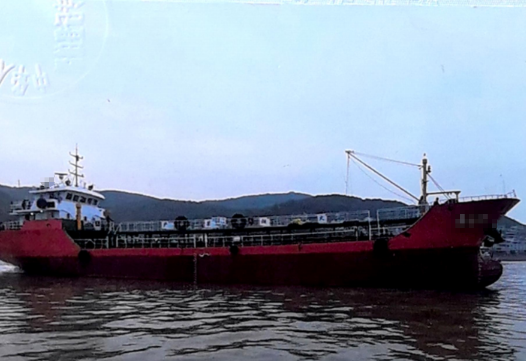 2009年-900噸-油船