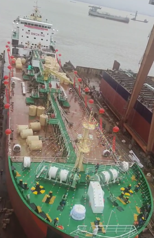 2025年-11230噸-油船(13500實際載重 油化船)